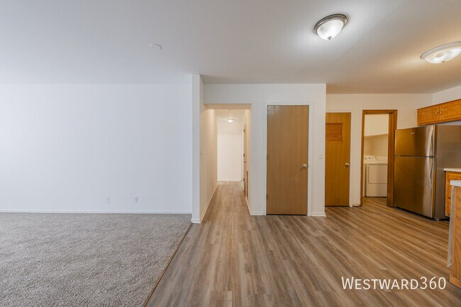 Building Photo - 915 Spiros Ct