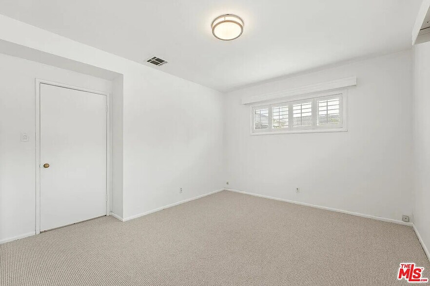 Building Photo - 7377 W 88th St