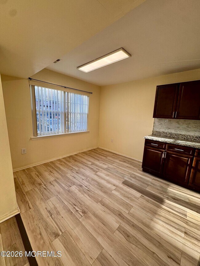 Building Photo - 1202 Green Hollow Dr