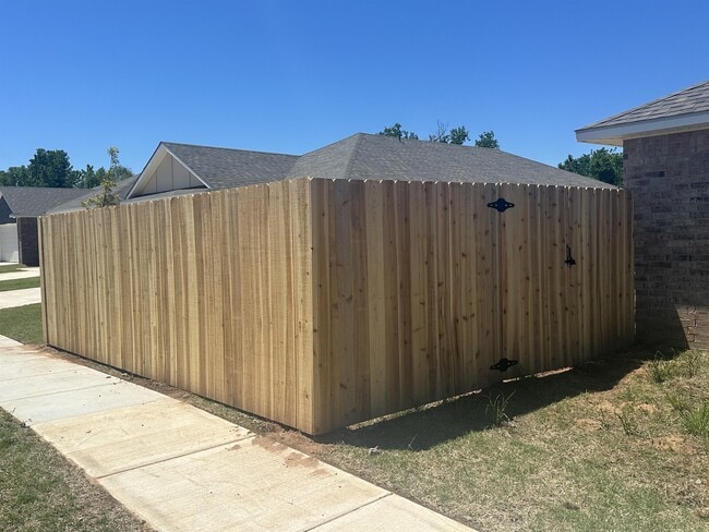 Building Photo - 1009 Ichabod Cir