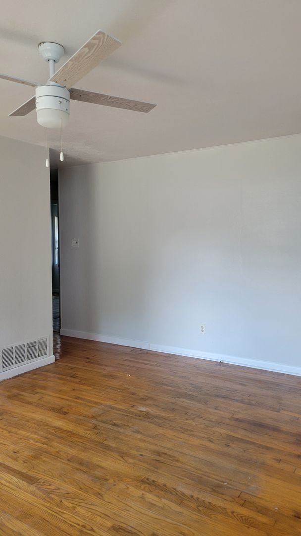 Building Photo - 615 W Avenue A