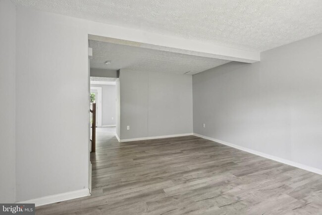 Building Photo - 7726 Mandan Rd