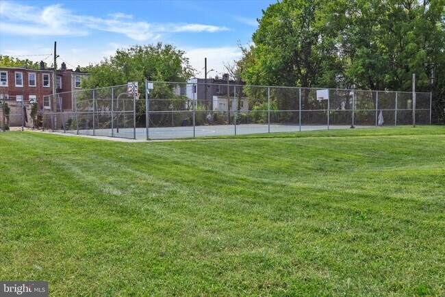 Building Photo - 3015 Spaulding Ave