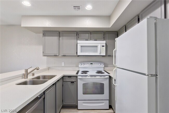 Building Photo - 2220 Pine Breeze Ln