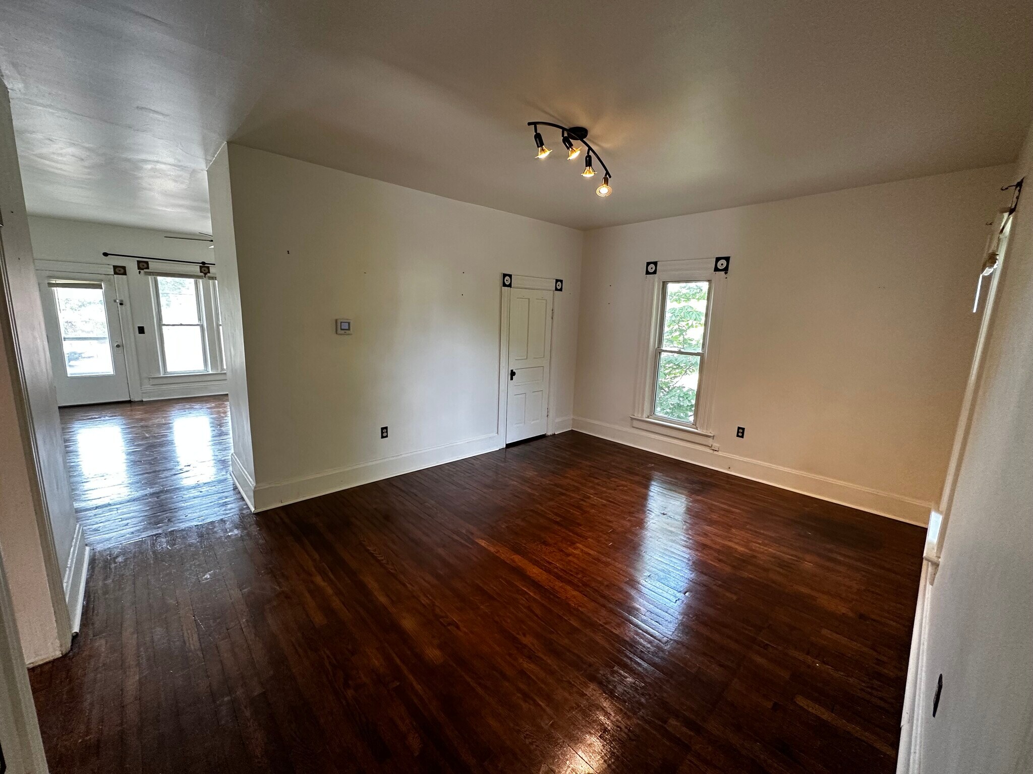 Dining room - 717 E Center St