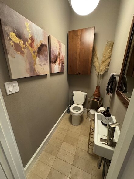 Building Photo - 5707 Schuler St