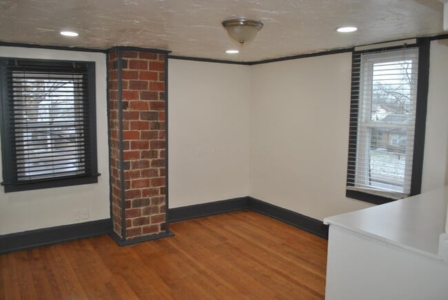 Building Photo - 3711 Broadway