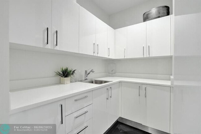 Building Photo - 20 Isle of Venice Dr
