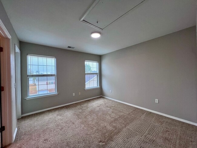 Building Photo - 2 bedroom 2.5 bath Townhome in Godley Park