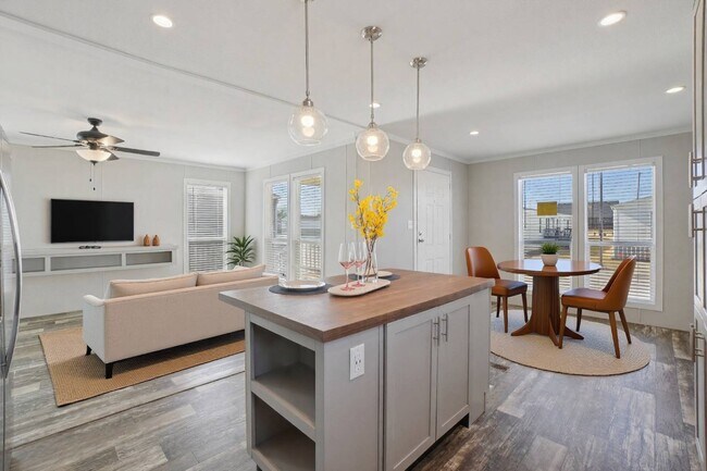 Building Photo - 1612 Swallowtail Dr