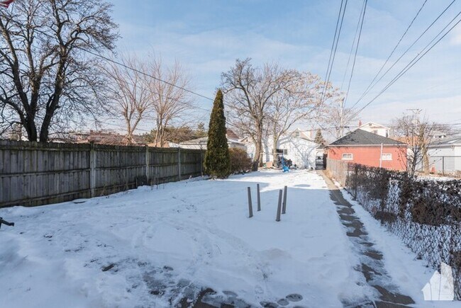 Building Photo - 4874 N Kilpatrick Ave