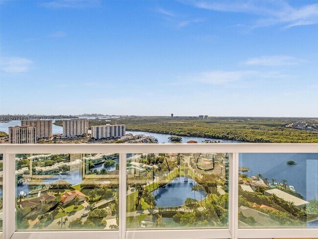 Building Photo - 16500 Collins Ave