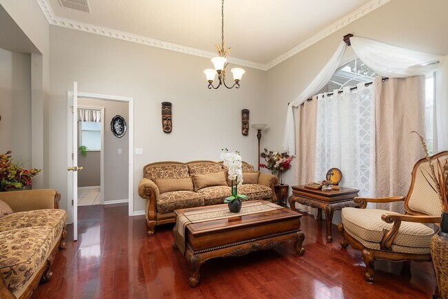 Building Photo - One story beauty in Errol Estates and Loca...