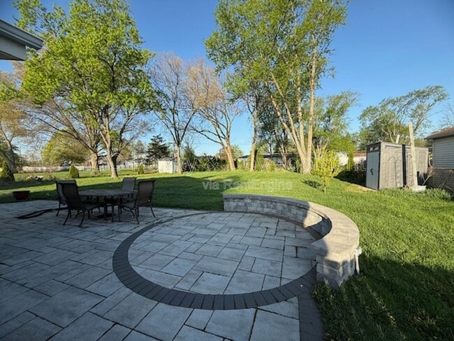 Building Photo - 2N278 Prairie Ave