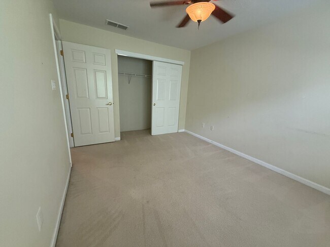 Building Photo - 179 Mountain View Dr