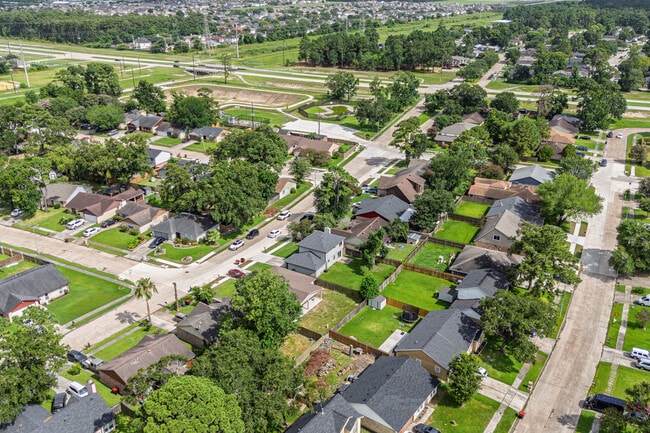 Building Photo - 12223 Kingslake Forest Dr