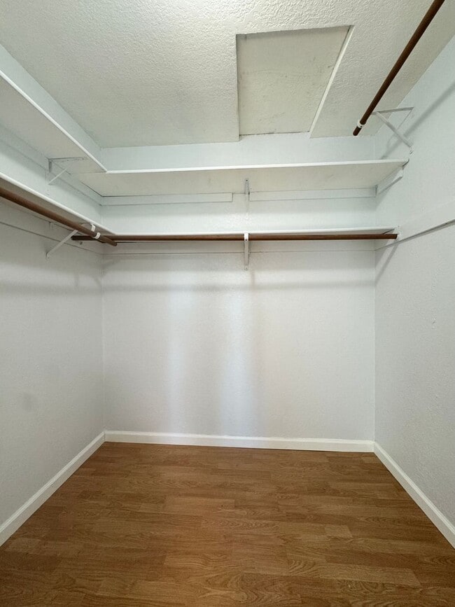 Building Photo - Holiday Move-In Special! $300 OFF 1st MONTH RENT!!
