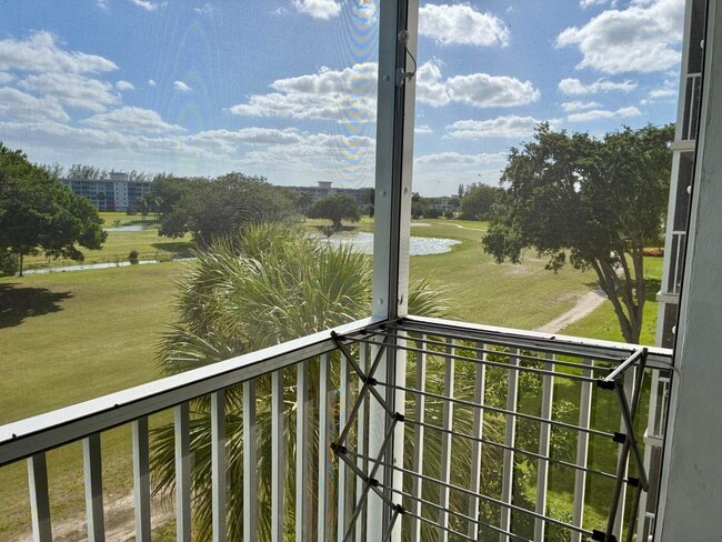 Building Photo - 2691 S Course Dr