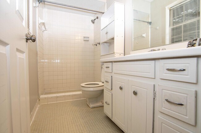 Building Photo - 4100 King Arthur Pl