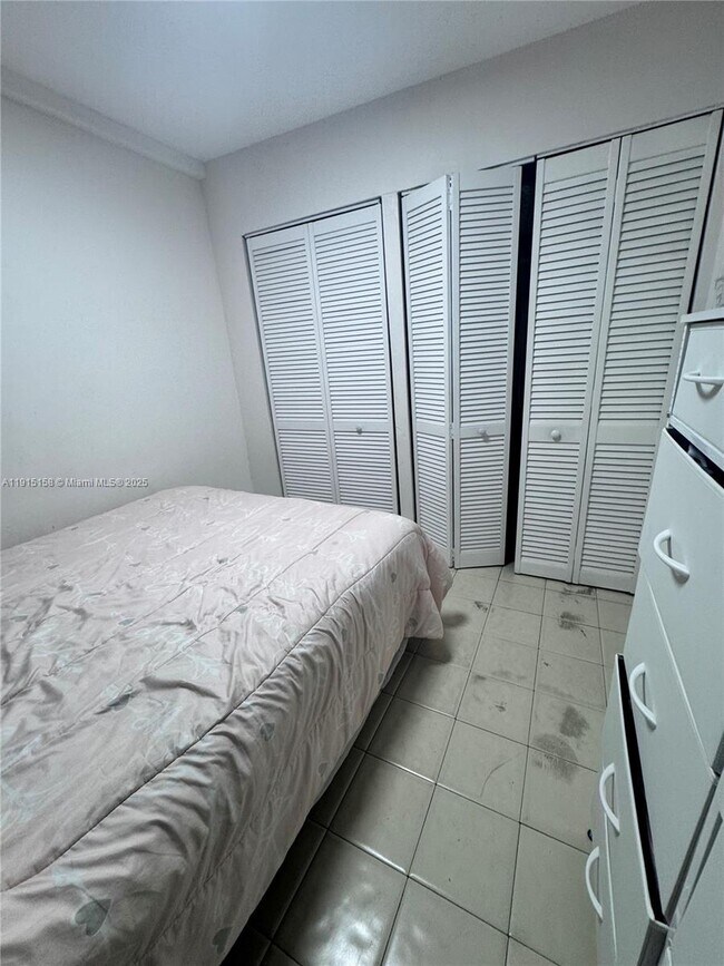 Building Photo - 3315 SW 91 Ave