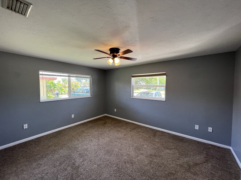 En Suite Bedroom - 4705 Palm Tree Blvd