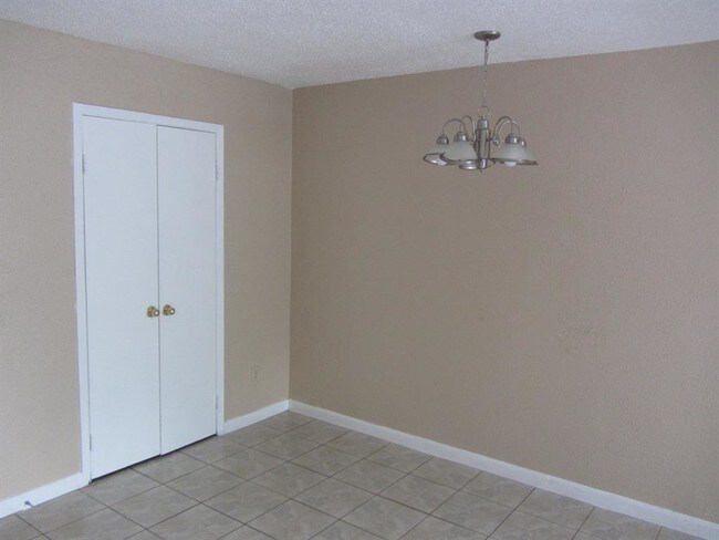 Building Photo - 8405 Wilcrest Dr