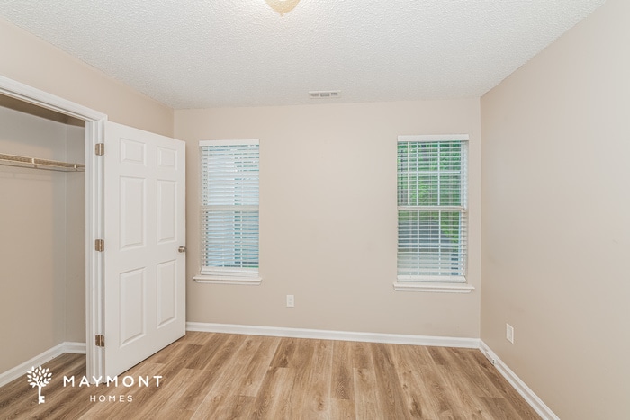 Building Photo - 300 Beech Hill Ct