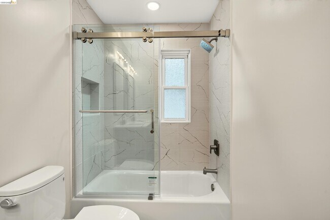 Building Photo - 846 Mandana Blvd