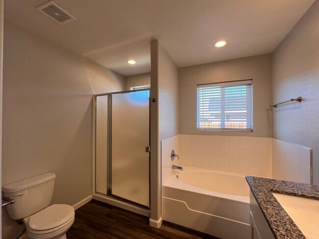 Building Photo - 4 Bedroom 2 Bathroom Fallon Home