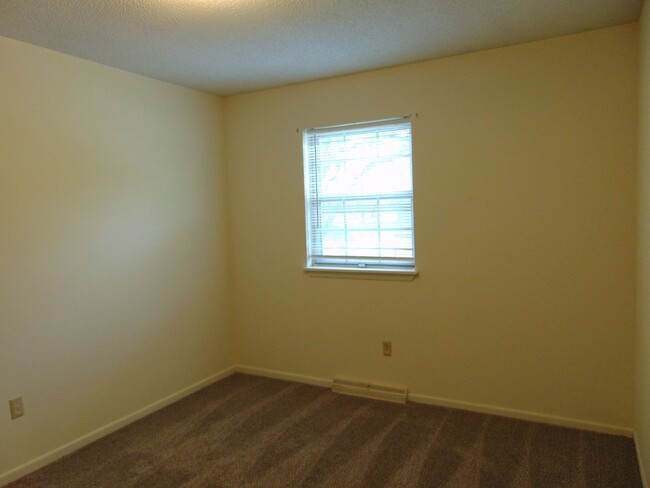 Building Photo - Nice 3 Bedroom 2.5 Bathroom Townhome!