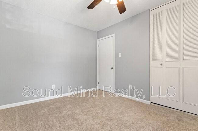 Building Photo - 4249 Lake Ridge Dr