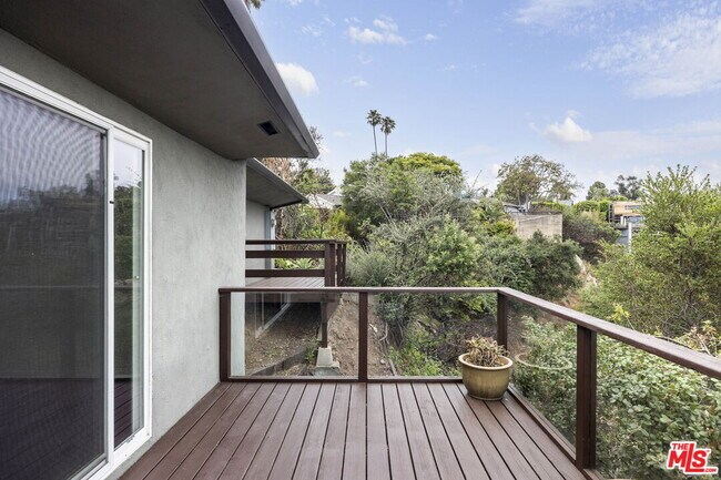 Building Photo - 350 Chautauqua Blvd