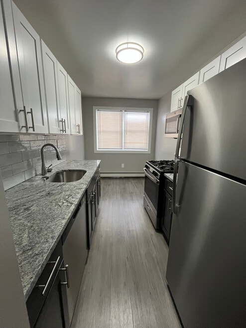 Building Photo - 431 Park Ave