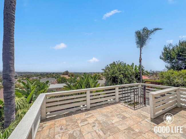 Building Photo - SD: Stunning 4BD/3BA Home in Vista with Panoramic Views, Private Balcony & Large Yard