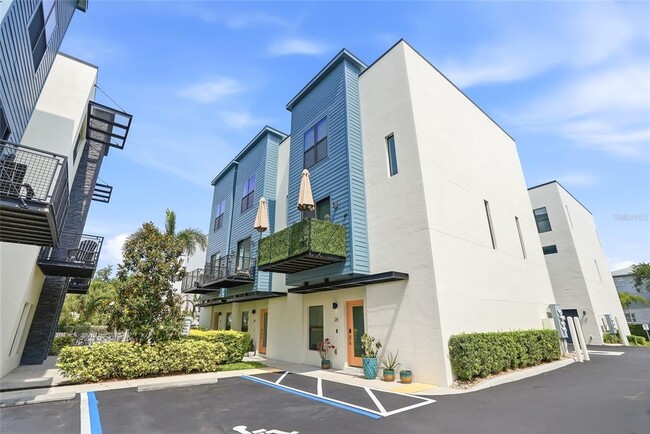 Building Photo - 4810 W McElroy Ave