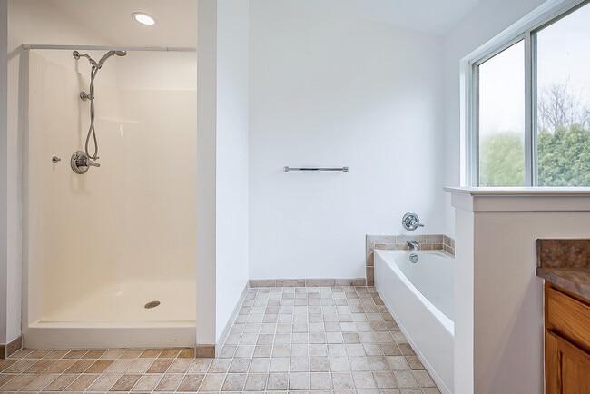 Building Photo - 1563 Scio Ridge Rd