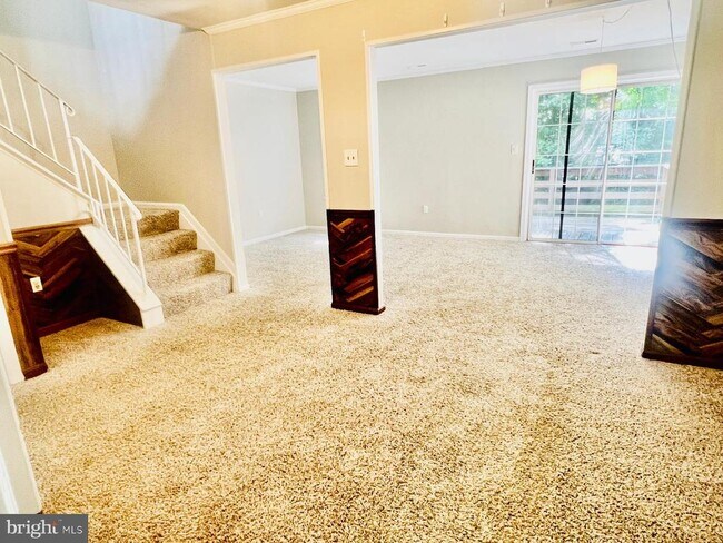Building Photo - 4704 S Park Ct