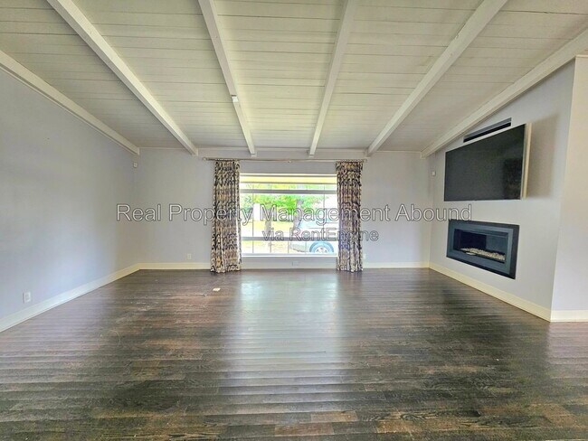 Building Photo - 5019 S Joplin Ave