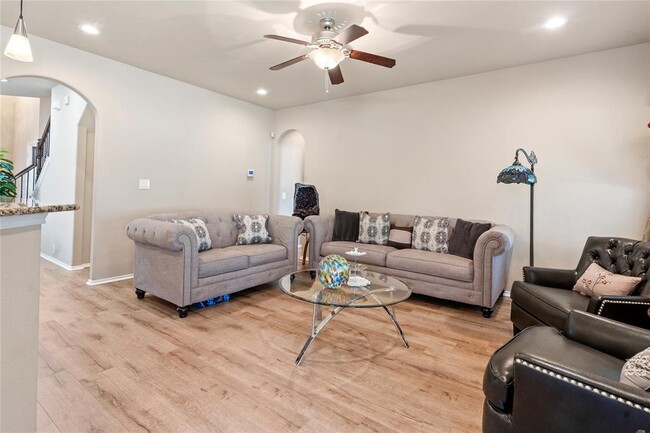 Building Photo - 26914 Harmony Shores Dr
