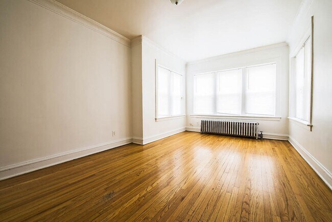 Building Photo - 1738 W 77th
