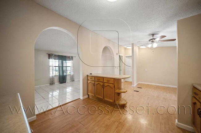 Building Photo - Charming 4 Bed/2.5 Bath Home With Spacious Backyard And Gated Entrance!