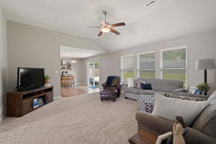 Living room - 5817 Geyser Blvd