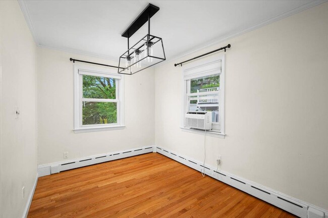 Building Photo - 714 Forest Ave