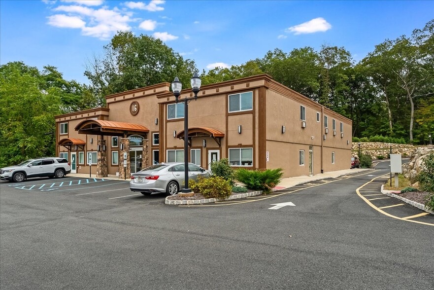 Exterior - 16 US Highway 206