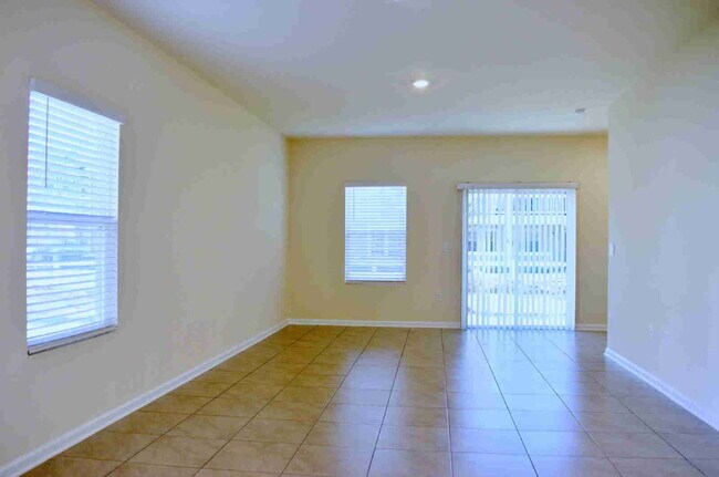 Building Photo - Stunning 3-Bedroom Townhome for Rent in Ba...