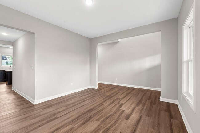 Building Photo - 453 Friendly Ave