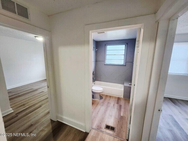 Building Photo - 2184 W 45th St