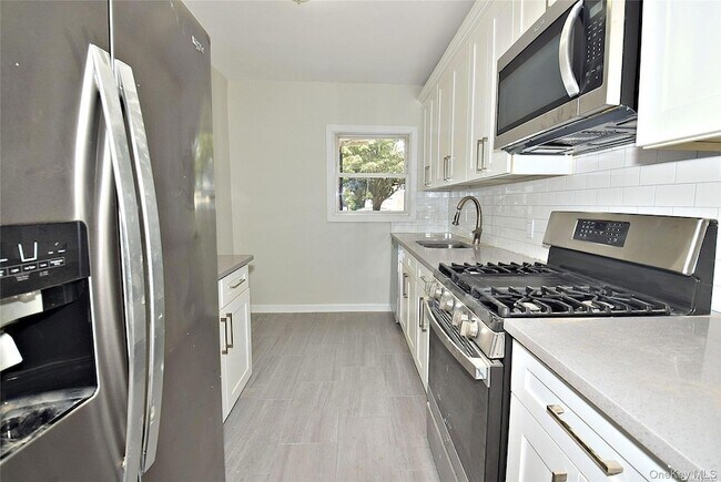 Building Photo - 75-03 197th St