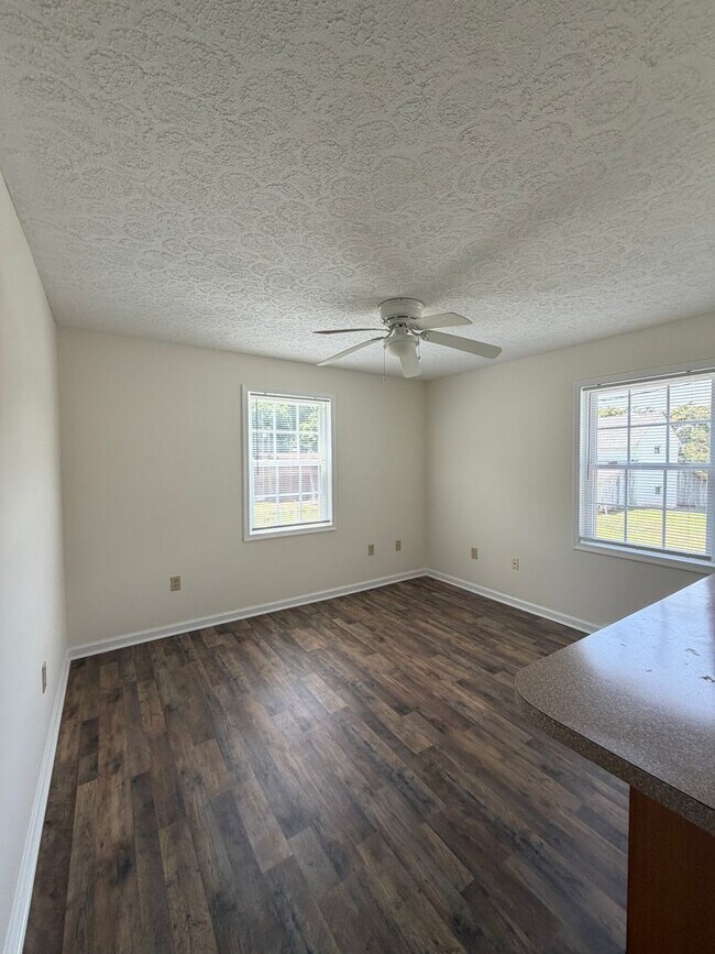Building Photo - 3009 Joy Cir