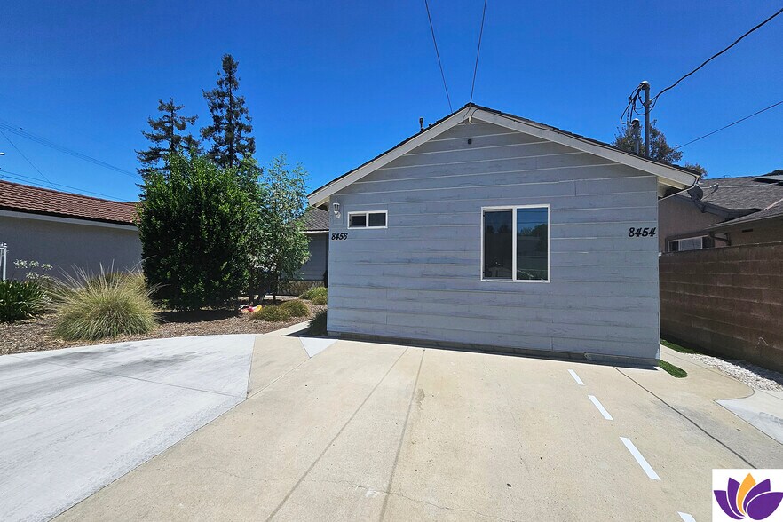 Building Photo - 8454 Zelzah Ave